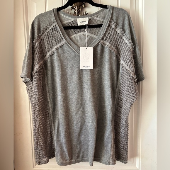 ANDREE BY UNIT Gray Short Sleeve Top with Mesh Detail - Picture 4 of 7